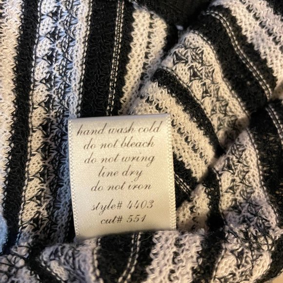 Black & White Geometric Pattern Cardigan - Picture 4 of 4